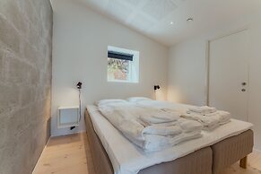 Seaside Nest | Charming Waterfront Retreat