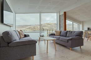 Seaside Nest | Charming Waterfront Retreat