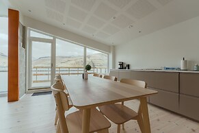 Seaside Nest | Charming Waterfront Retreat