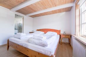 Lovely 4 Bedroom House In Vestmanna