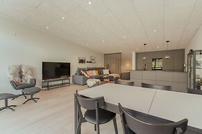Luxurious Waterfront Retreat | Spectacular Views