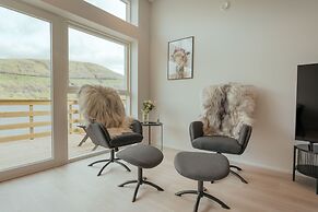 Luxurious Waterfront Retreat | Spectacular Views