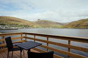 Luxurious Waterfront Retreat | Spectacular Views