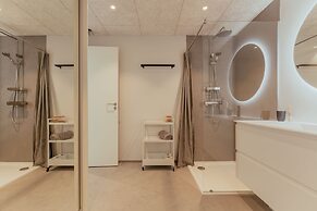 Luxurious Waterfront Retreat | Spectacular Views