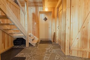 Seaside Escape - 2 Bedroom Home With Stunning Views