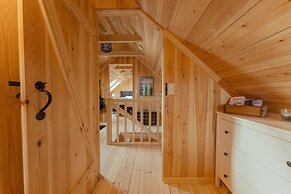 Seaside Escape - 2 Bedroom Home With Stunning Views