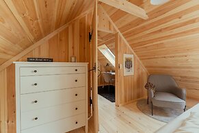 Seaside Escape - 2 Bedroom Home With Stunning Views