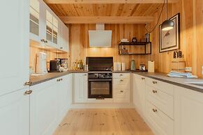 Seaside Escape - 2 Bedroom Home With Stunning Views