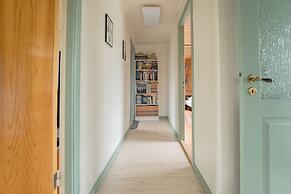 Charming 2-Bedroom Home | 20 Min Walk To City Centre