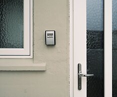 Charming 2-Bedroom Home | 20 Min Walk To City Centre