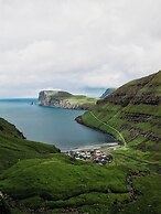 Tranquil Village Retreat | Tjørnuvík