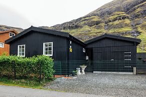 Tranquil Village Retreat | Tjørnuvík