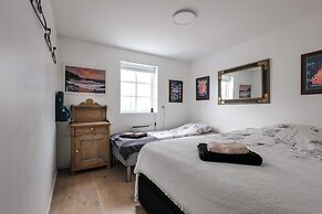 Tranquil Village Retreat | Tjørnuvík