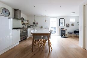 Tranquil Village Retreat | Tjørnuvík