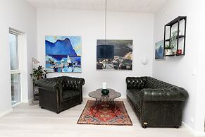 Charming Artistic Retreat | Panoramic View