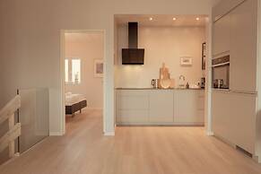 Charming Artistic Retreat | Panoramic View