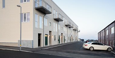 Charming Artistic Retreat | Panoramic View