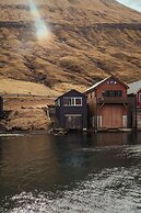 Lítlastova | A Charming Boathouse Getaway