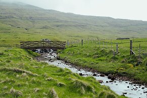 Charming Cottage In Tranquil Village - Hot Tub