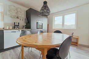 Cozy Family Home In Vestmanna