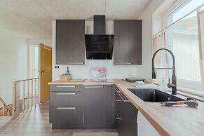 Cozy Family Home In Vestmanna