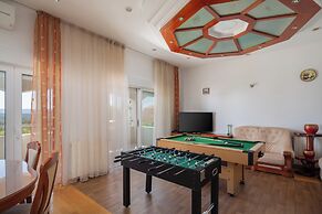 Sunshine Holiday Home