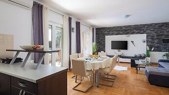 Sunshine Holiday Home