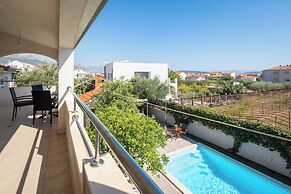 Sunshine Holiday Home