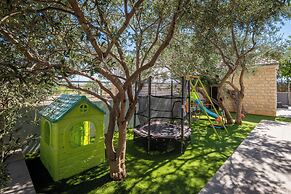 Sunshine Holiday Home