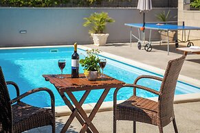 Sunshine Holiday Home