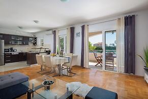 Sunshine Holiday Home