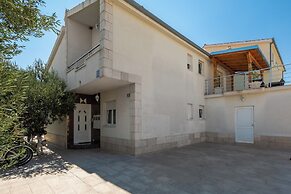 Sunshine Holiday Home