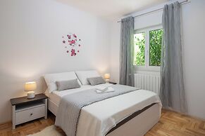 Sunshine Holiday Home