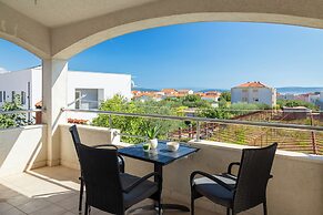 Sunshine Holiday Home