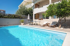 Sunshine Holiday Home