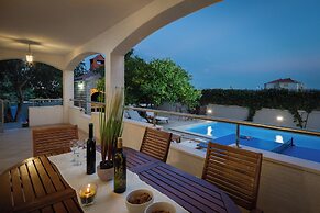 Sunshine Holiday Home