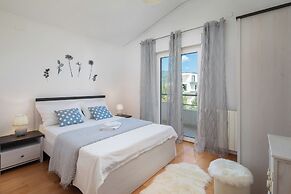 Sunshine Holiday Home