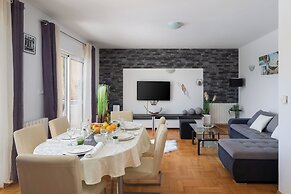 Sunshine Holiday Home