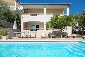 Sunshine Holiday Home