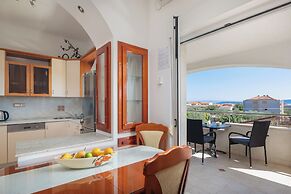 Sunshine Holiday Home