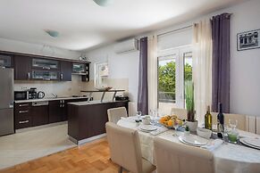 Sunshine Holiday Home