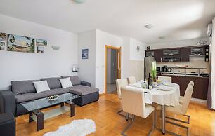 Sunshine Holiday Home