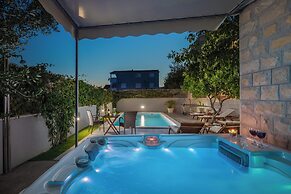 Sunshine Holiday Home