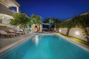 Sunshine Holiday Home