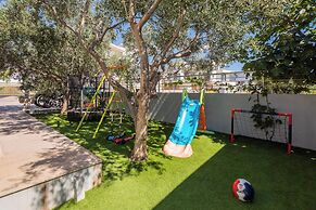 Sunshine Holiday Home