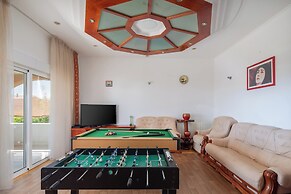 Sunshine Holiday Home