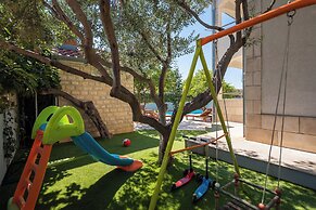 Sunshine Holiday Home