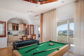 Sunshine Holiday Home