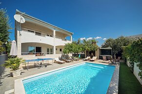 Sunshine Holiday Home