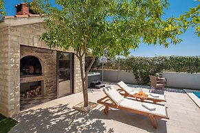 Sunshine Holiday Home